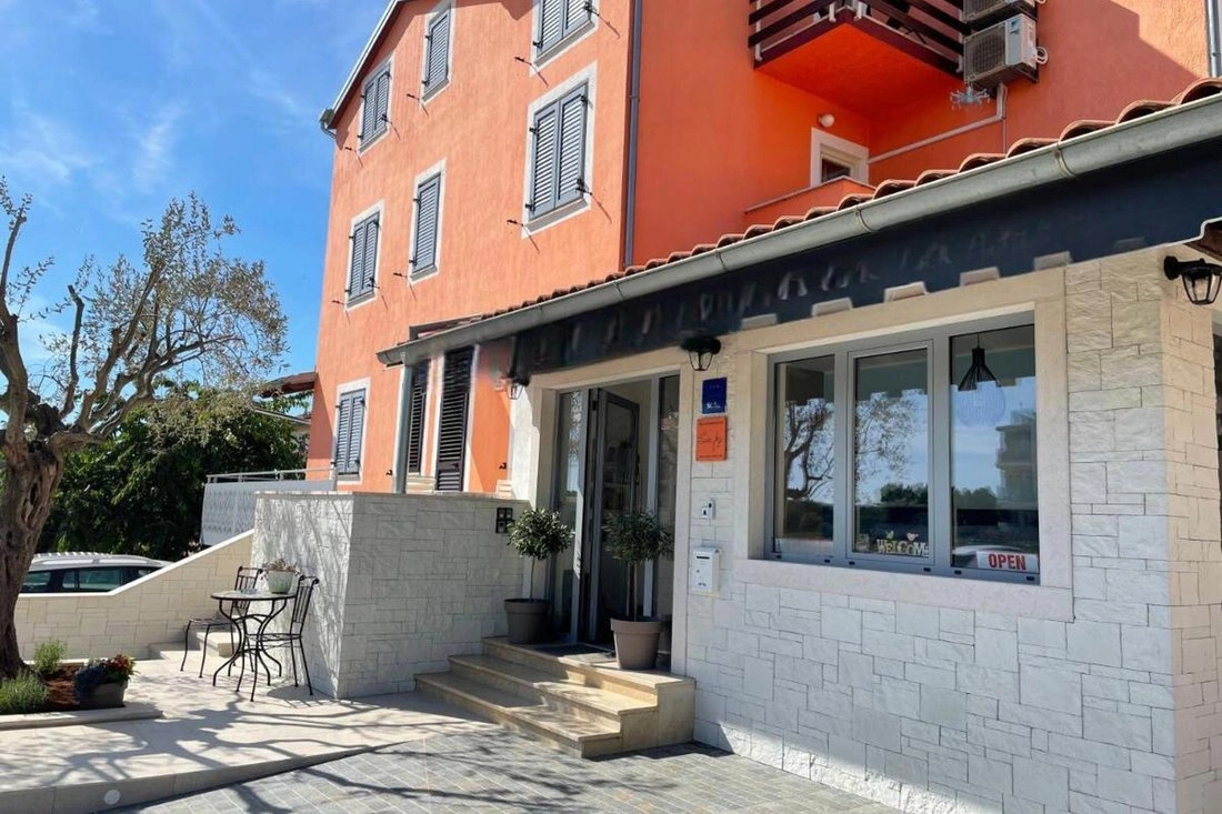 Вилла 13+1 с парковкой в Ровине, Хорватия