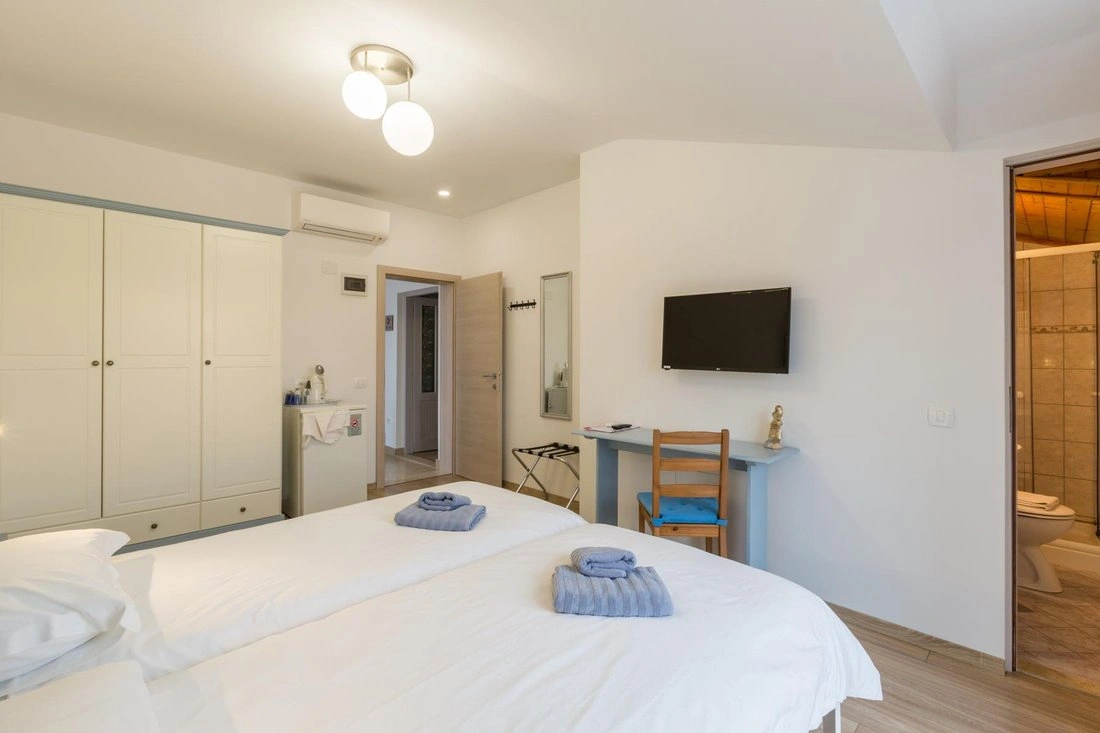 Вилла 13+1 с парковкой в Ровине, Хорватия