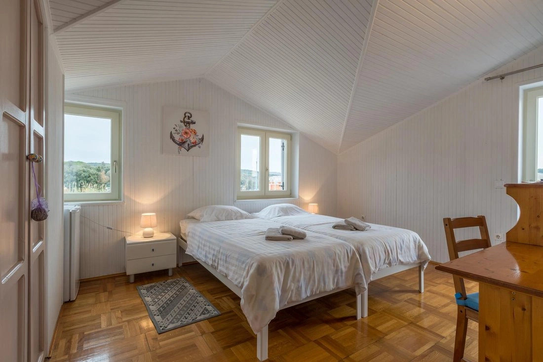 Вилла 13+1 с парковкой в Ровине, Хорватия