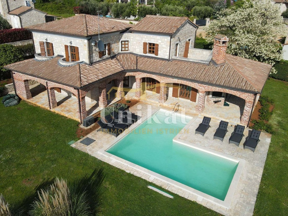 Дом 257 м² с парковкой в Порече, Хорватия