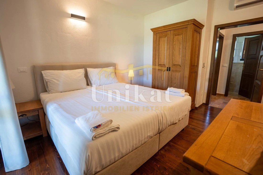 Дом 257 м² с парковкой в Порече, Хорватия