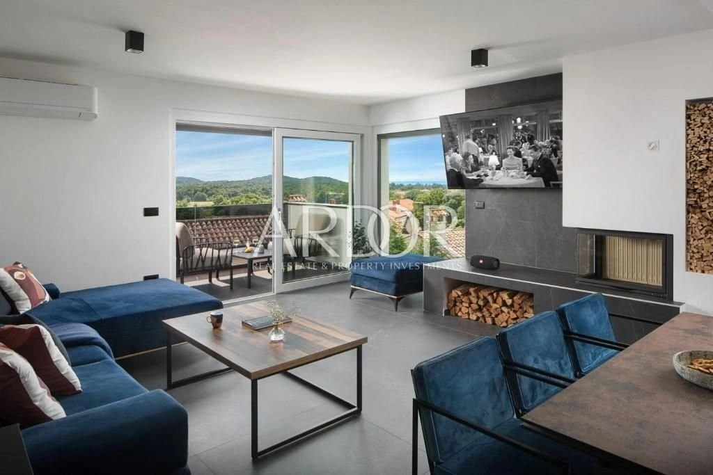 Дом 203 m2 с видом на горы в Порече, Хорватия