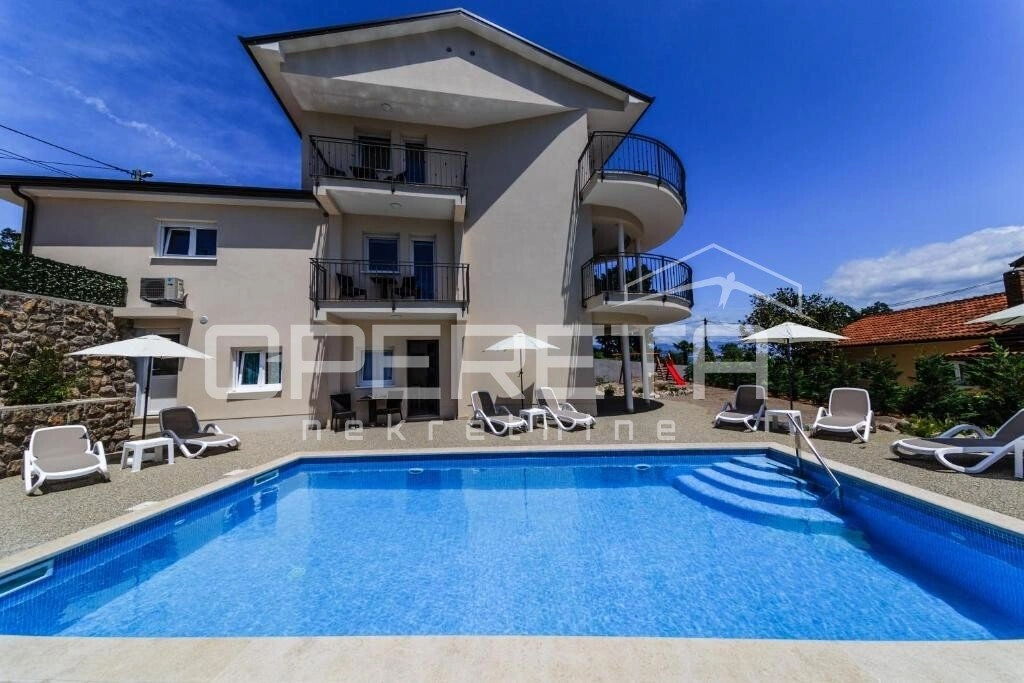 Вилла 380 m² с открытым бассейном в Опатии, Хорватия