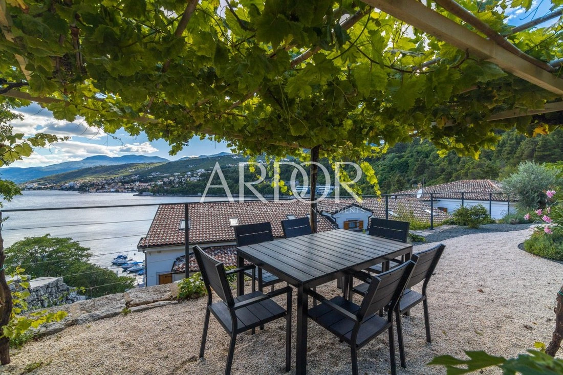 Квартира 127 m2 с открытым парковочным местом в Опатии, Хорватия