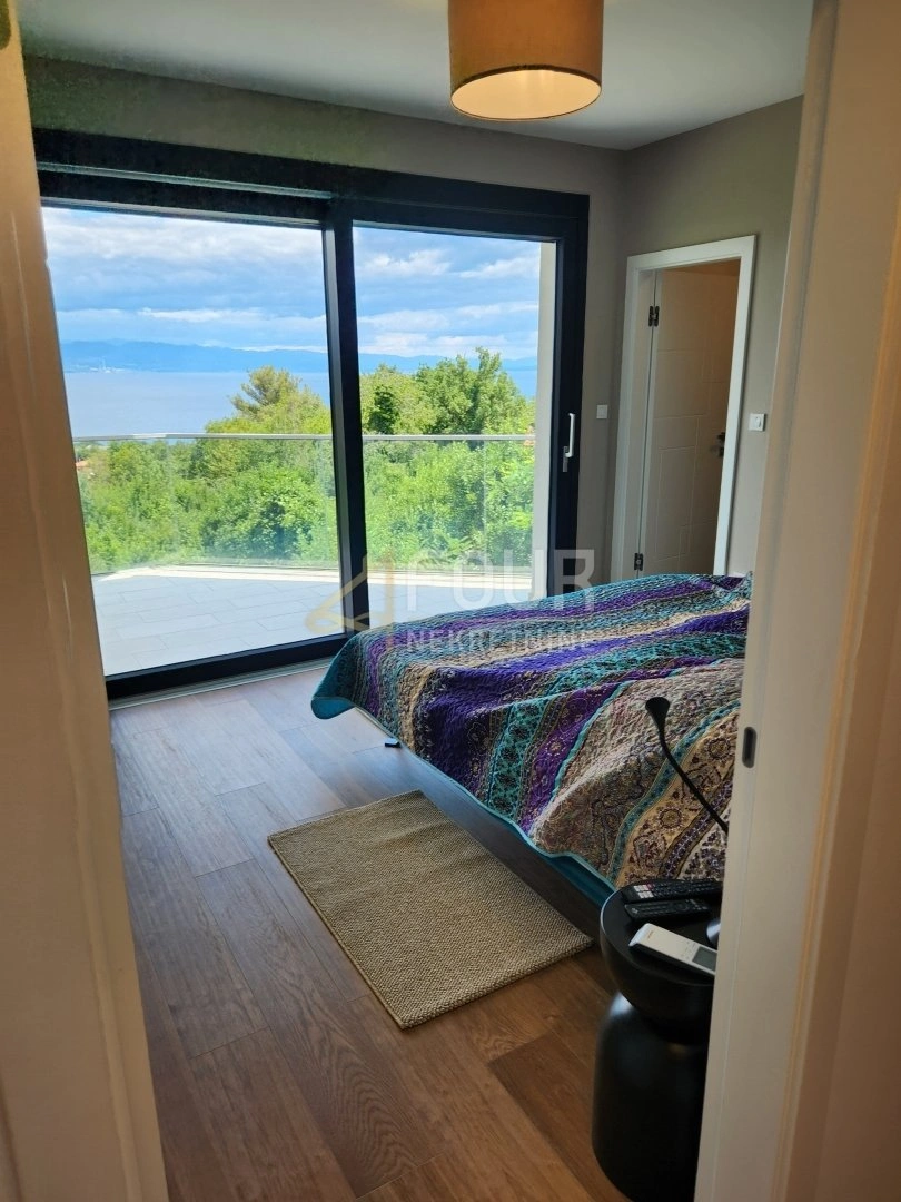 Квартира 137 m² с садом в Опатии, Хорватия