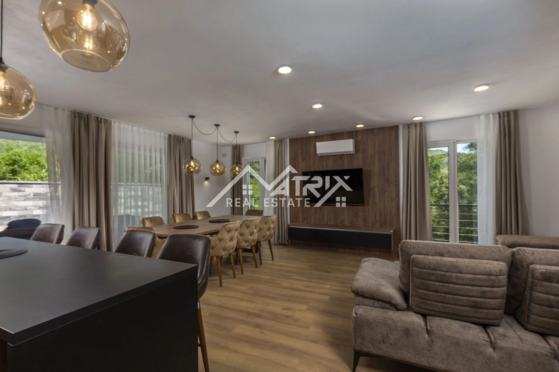 Дом 225 m2 с садом в Опатии, Хорватия