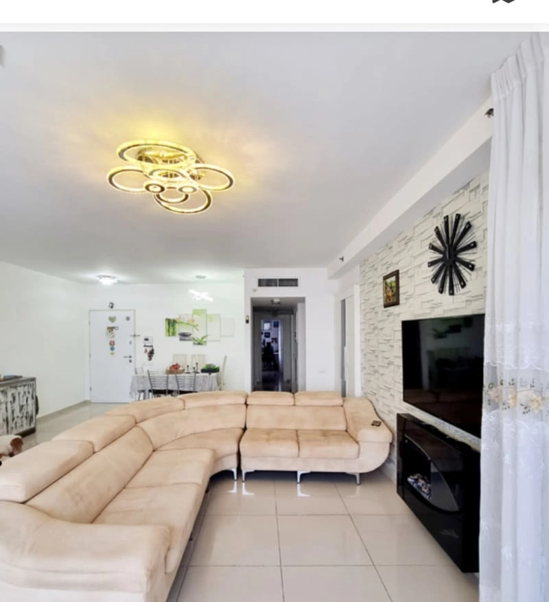 Светлая квартира 122 m2 в Холоне, Израиль