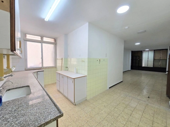 Современная квартира 80 m2 в Холоне, Израиль