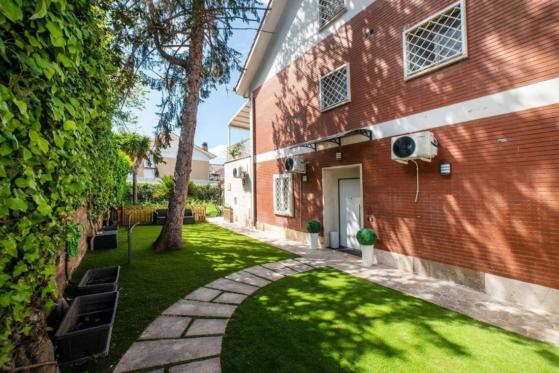 Просторный дом 5+1 в Риме, Италия