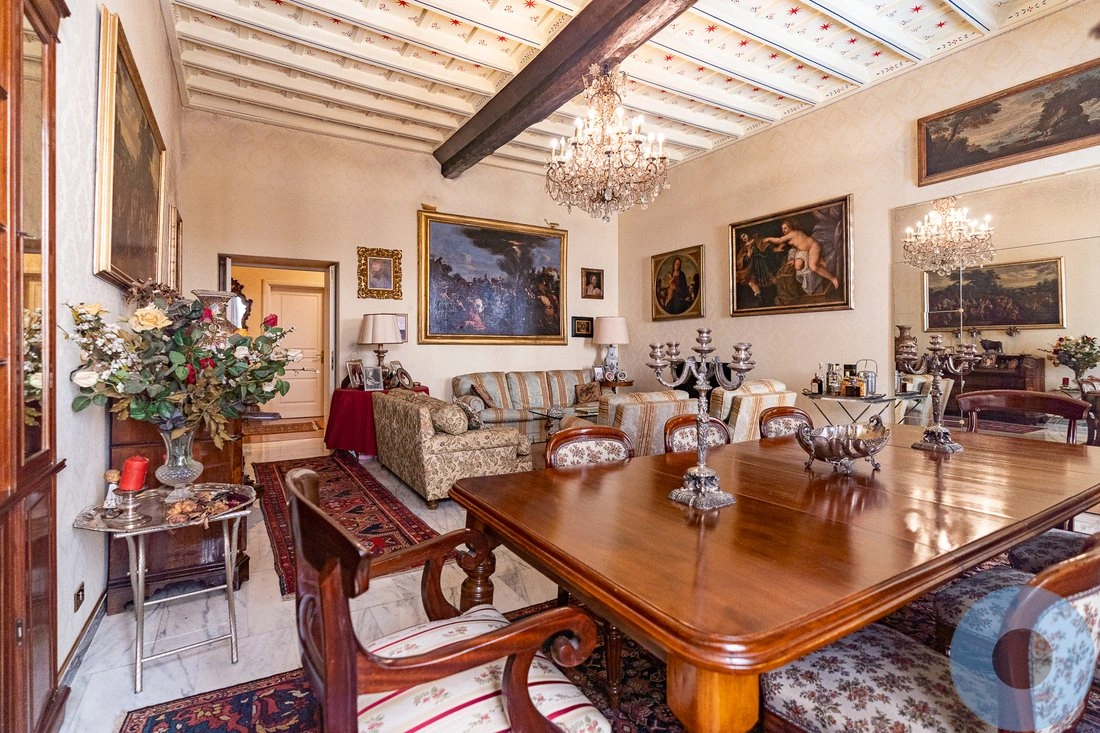 Светлая квартира 4+1 в Риме, Италия