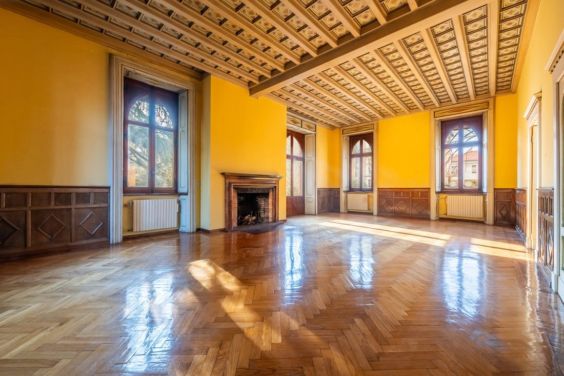 Уютный дом площадью 470 m² с ухоженным участком в Милане, Италия