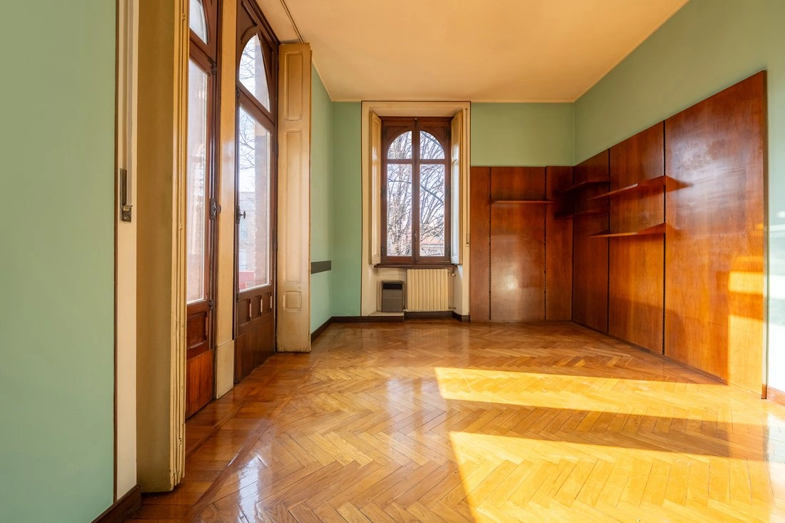 Уютный дом площадью 470 m² с ухоженным участком в Милане, Италия