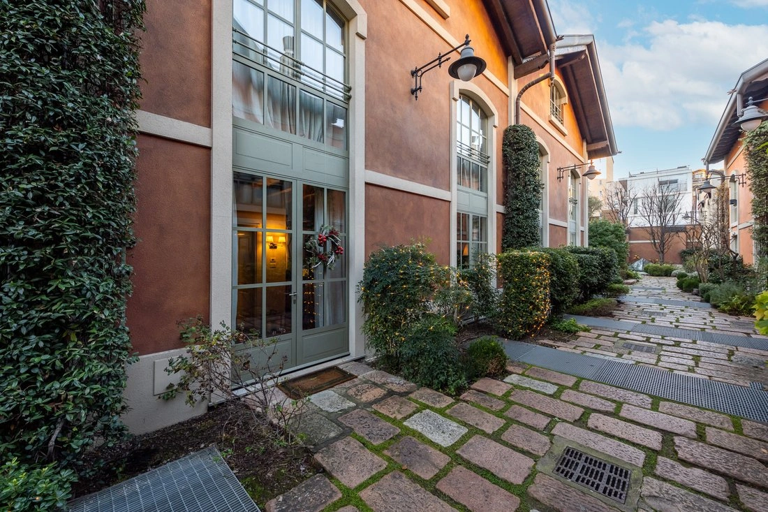 Просторный дом 4+1 в Милане, Италия