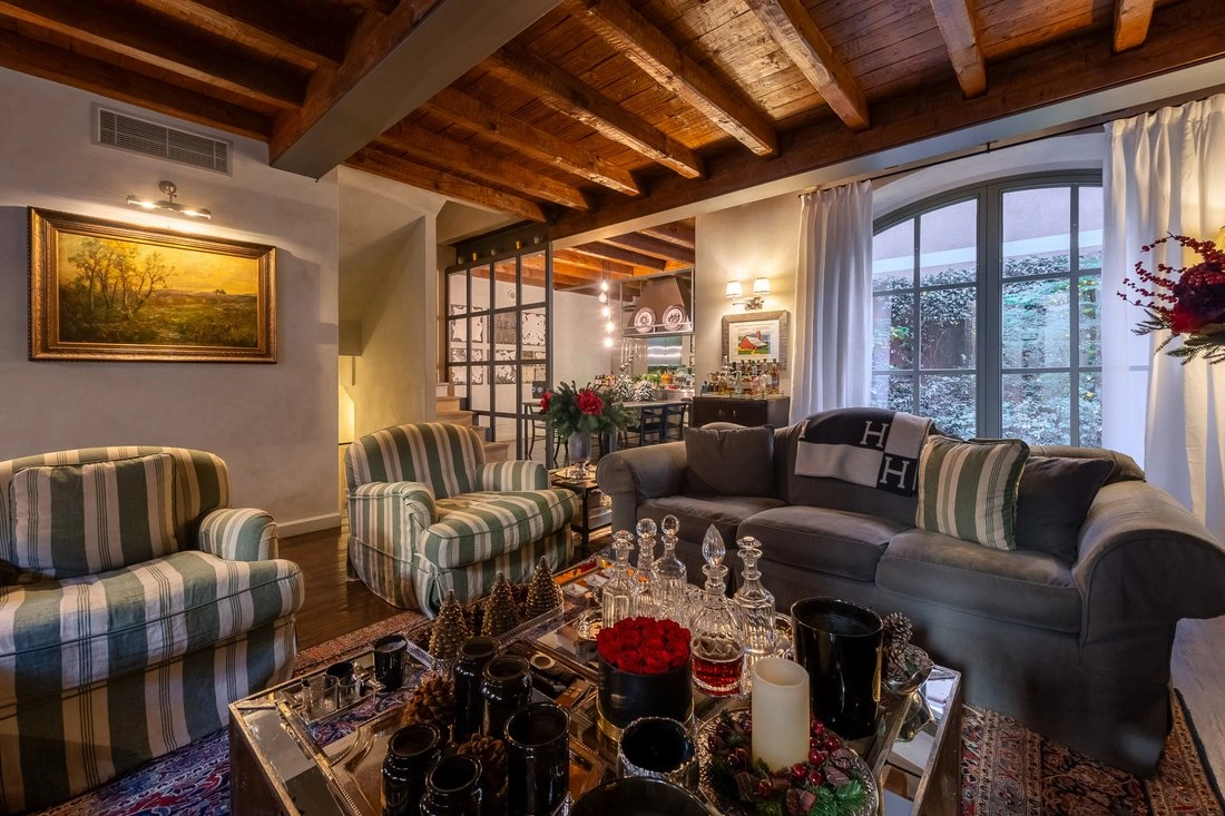 Просторный дом 4+1 в Милане, Италия