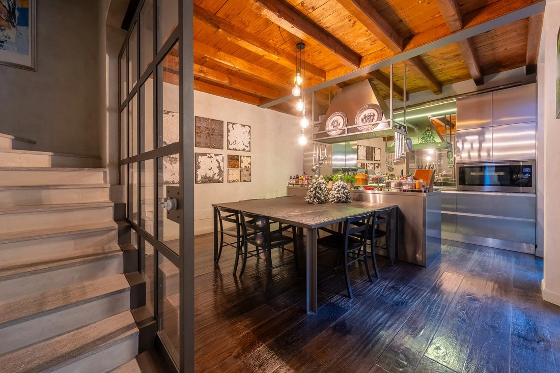 Просторный дом 4+1 в Милане, Италия