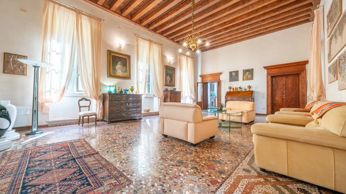 Просторный пентхаус 363 м² в Вероне, Италия