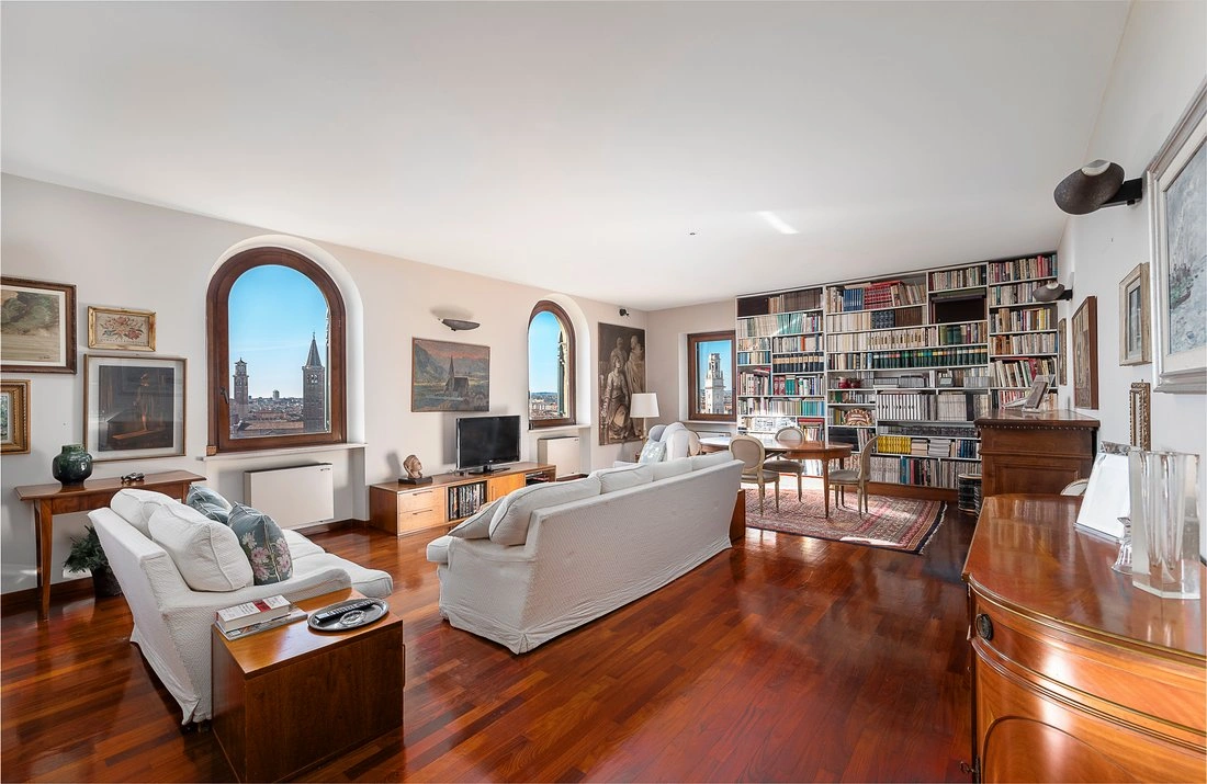 Квартира с видом на море, 190 м², Верона, Италия