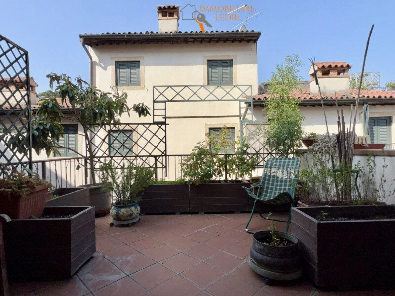 Меблированная просторная квартира 157 м² в Вероне, Италия