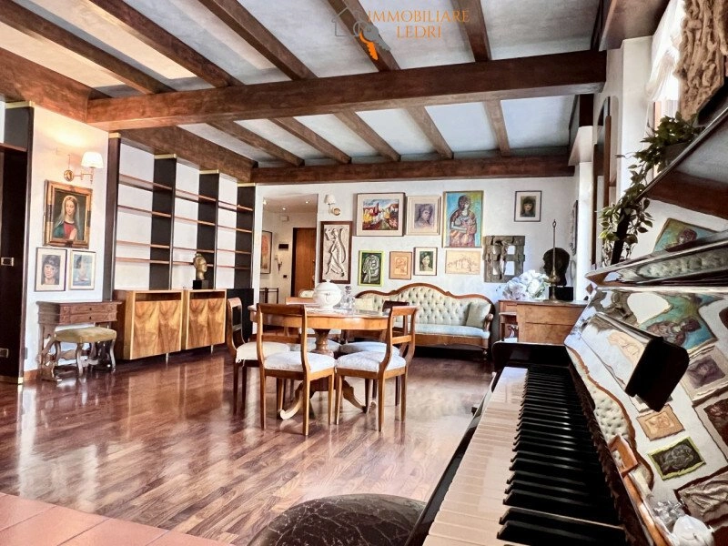 Меблированная просторная квартира 157 м² в Вероне, Италия