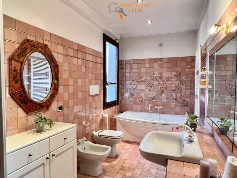 Меблированная просторная квартира 157 м² в Вероне, Италия