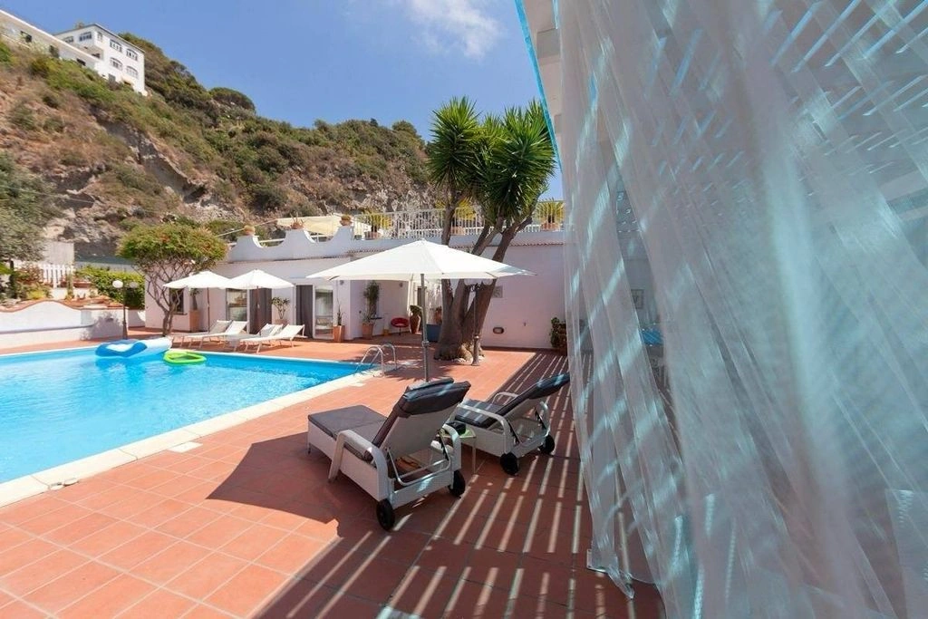 Роскошная вилла 425 м² в Неаполе, Италия