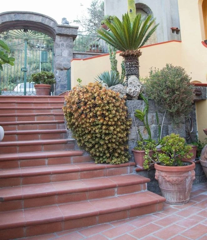 Спокойная вилла 10+1 в Неаполе, Италия