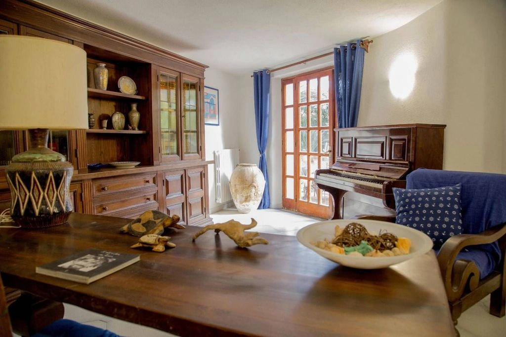 Спокойная вилла 10+1 в Неаполе, Италия