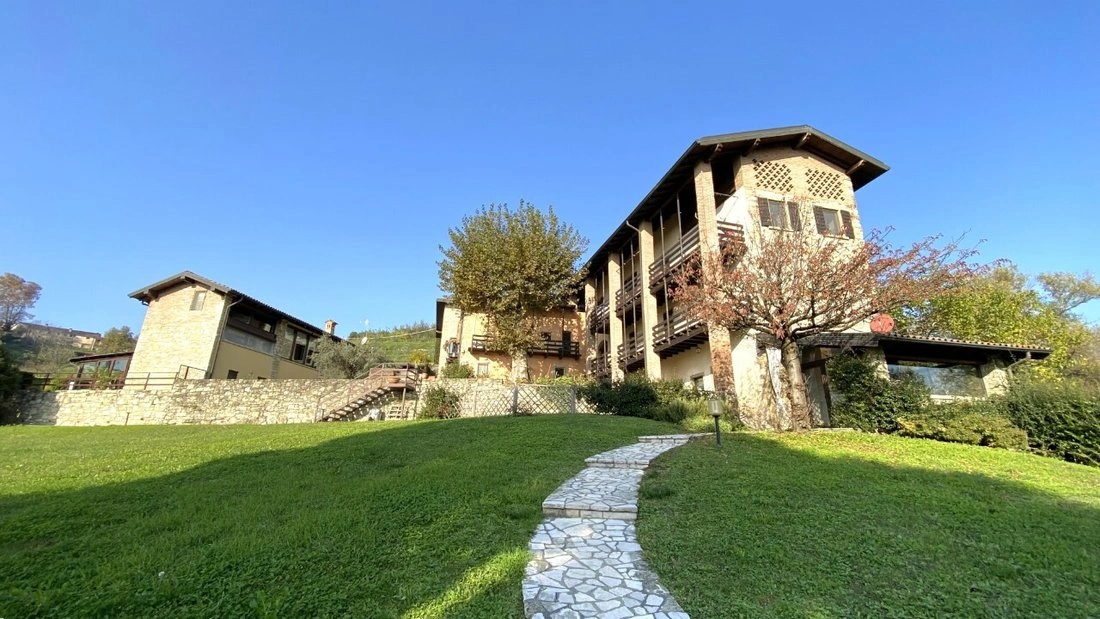 Просторный дом 266 m² в Бергамо, Италия