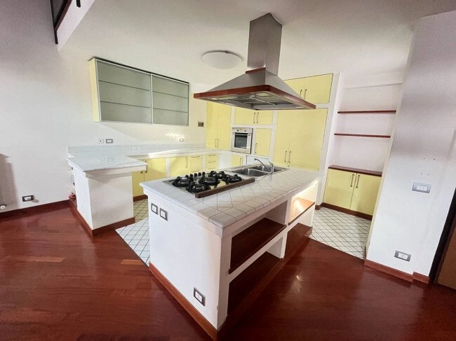 Просторный пентхаус 2+1 в Бергамо, Италия