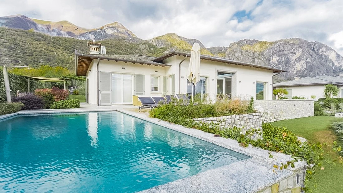 Вилла с видом на озеро, 460 м², Менаджо, Италия