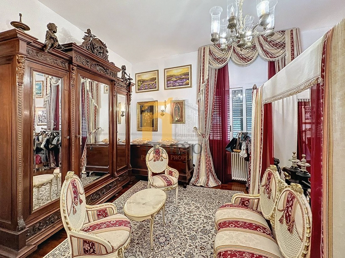 Семейная вилла 8+1 в Лечче, Италия