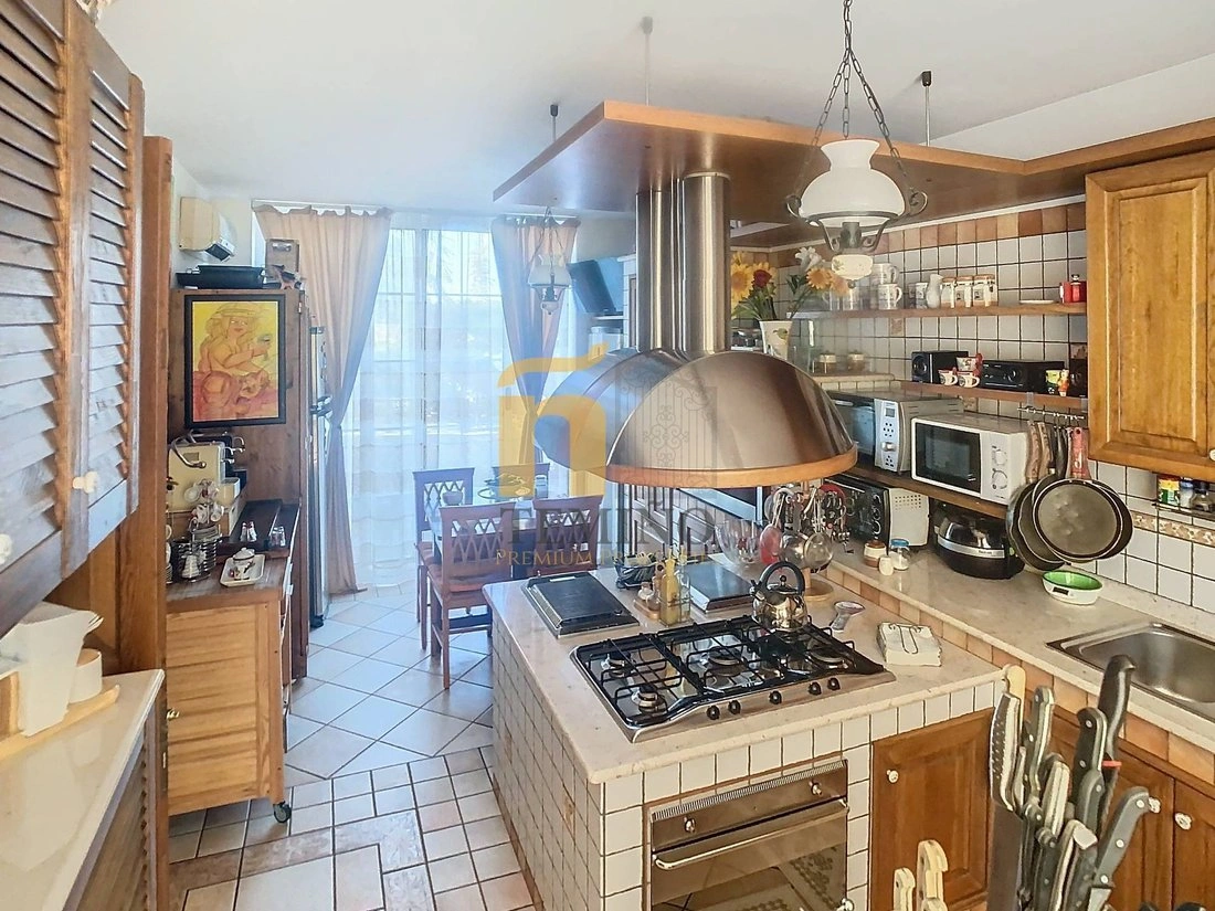 Семейная вилла 8+1 в Лечче, Италия