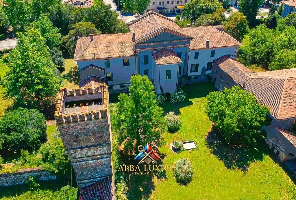 Просторный меблированный дом площадью 6000 м² в Падуе, Италия