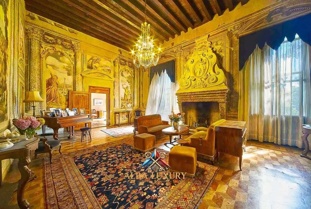 Просторный меблированный дом площадью 6000 м² в Падуе, Италия