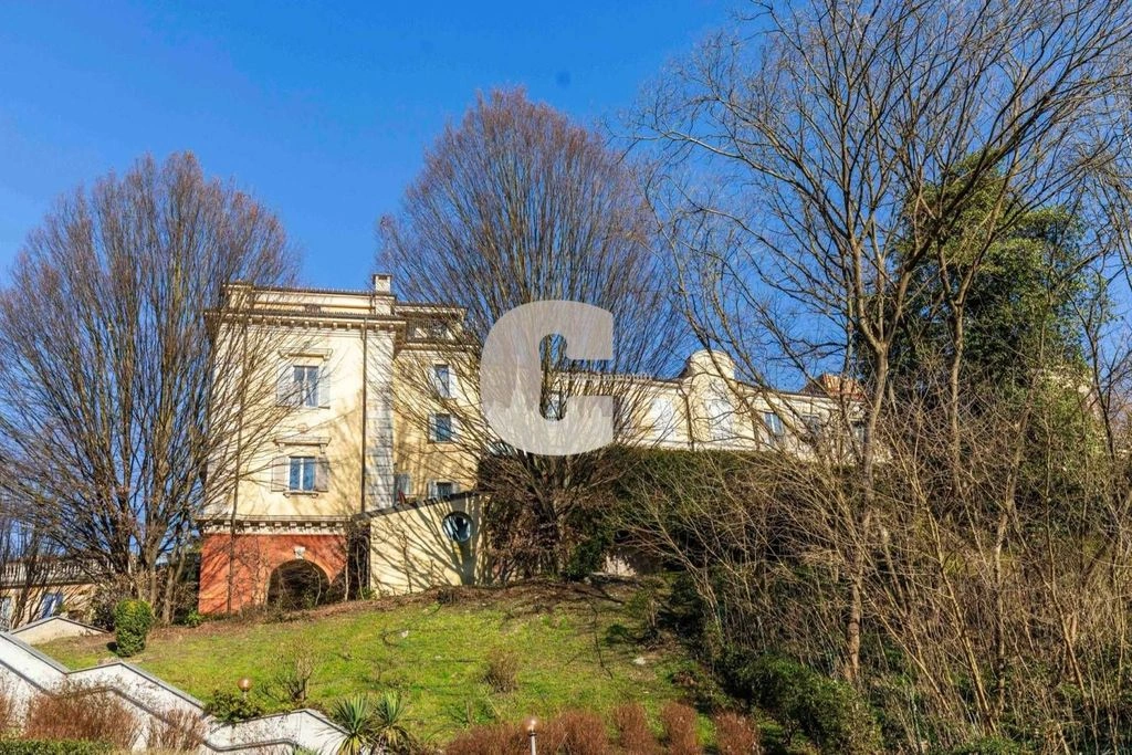 Светлая квартира 4+1 в Турине, Италия