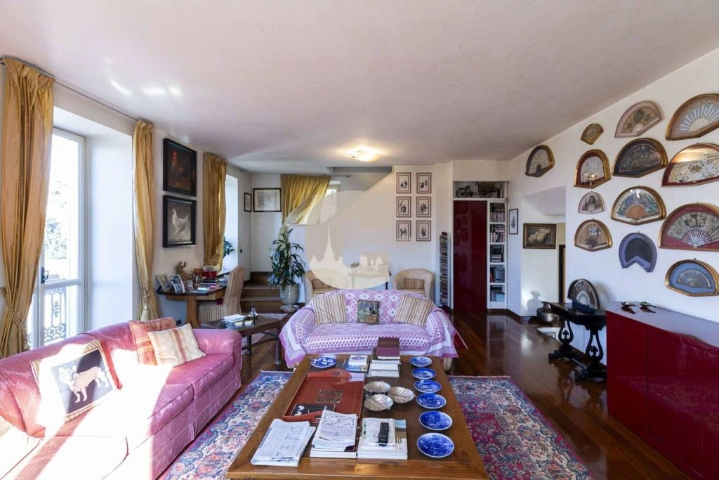 Светлая квартира 4+1 в Турине, Италия