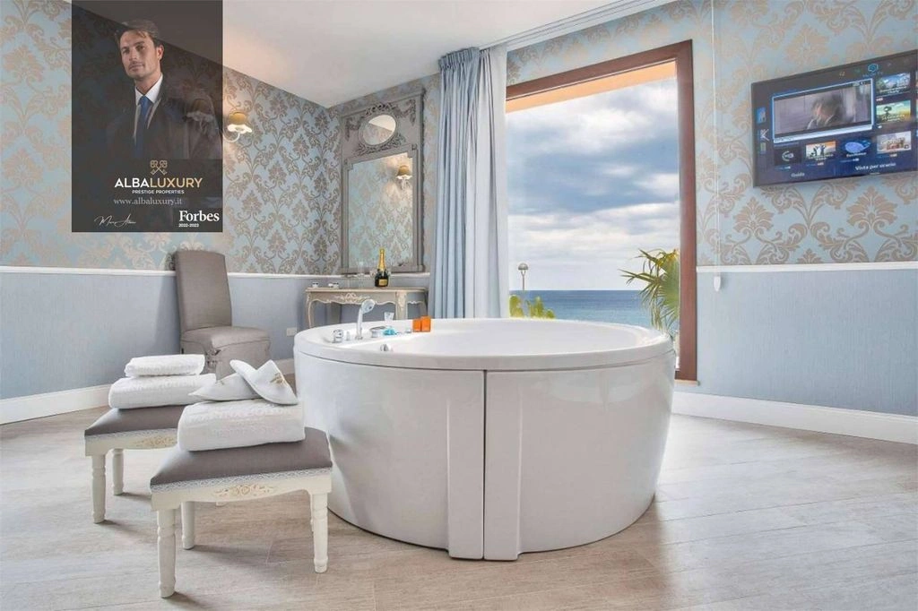 Спокойная вилла 30+1 в Палермо, Италия