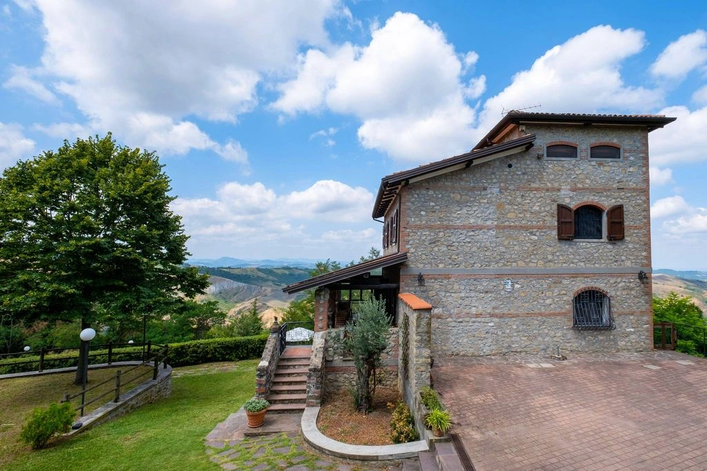 Просторный дом 5+1 в Болонье, Италия