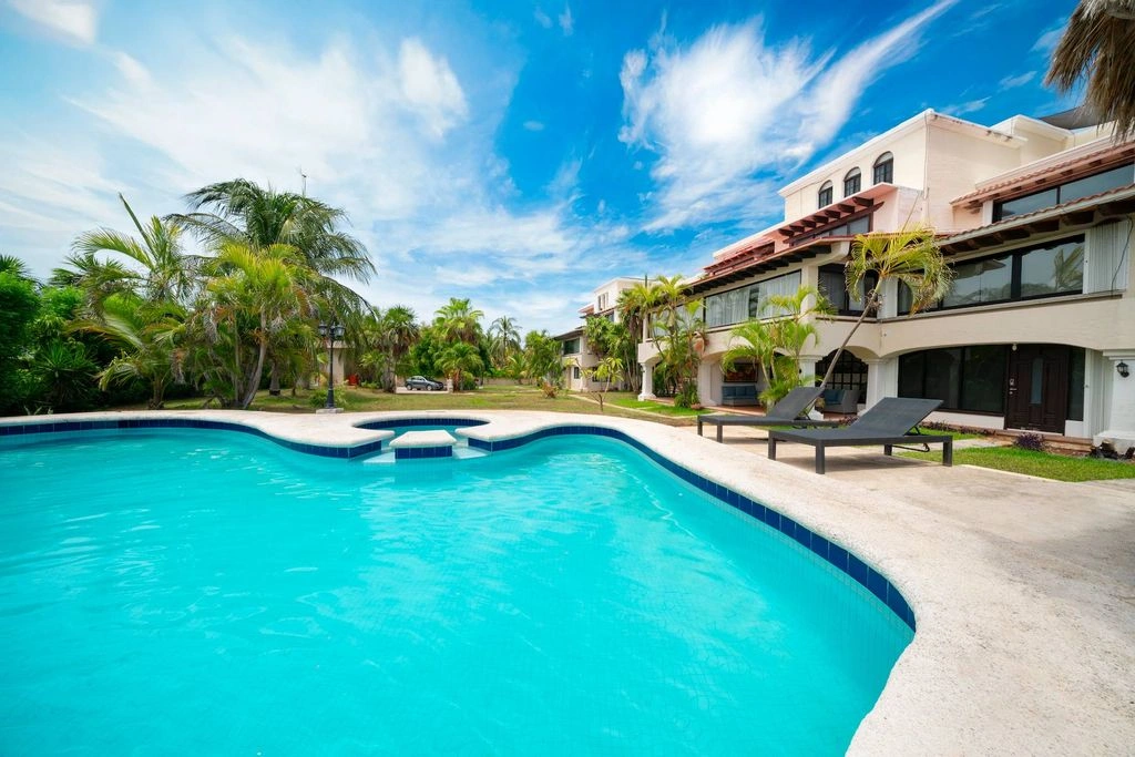 Просторная вилла с тремя спальнями в Канкуне, Мексика