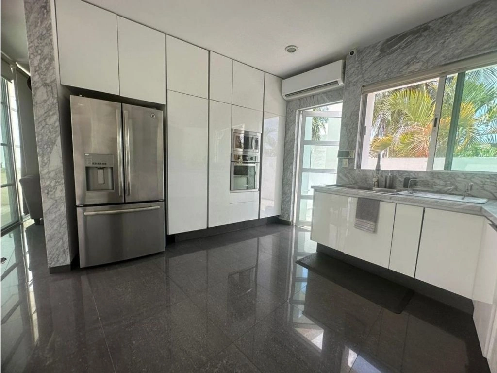 Просторный дом 370 m2 в Канкуне, Мексика