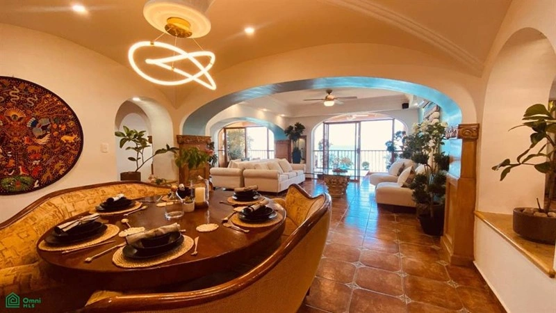 Просторная 4‑комнатная квартира в Пуэрто-Вальярте, Мексика