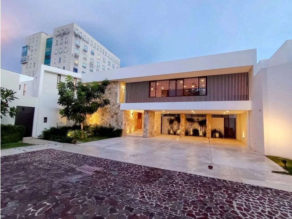 Просторный дом площадью 1050 m² в Мериде, Мексика