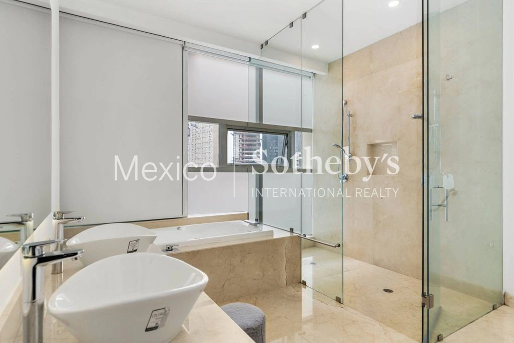 Просторная трехкомнатная квартира в Мехико, Мексика