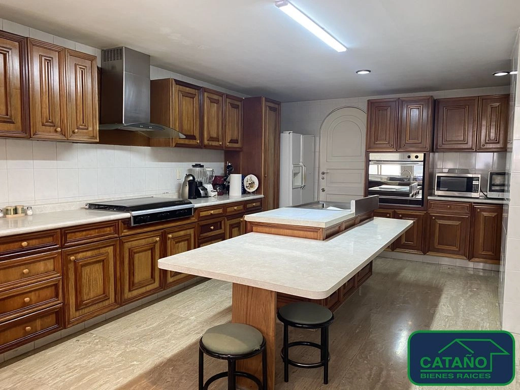 Светлый дом с просторной планировкой в Мехико, Мексика