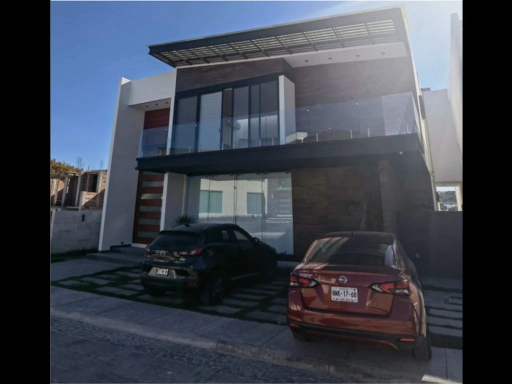 Просторный дом с четырьмя спальнями в Пуэбле, Мексика