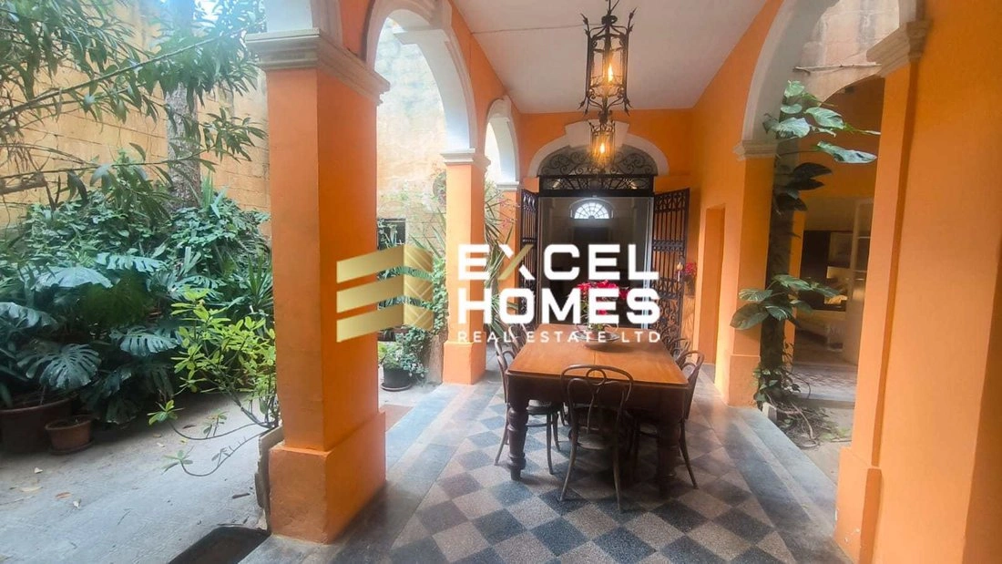 Дом 5+1 с гаражом в Биркиркаре, Мальта