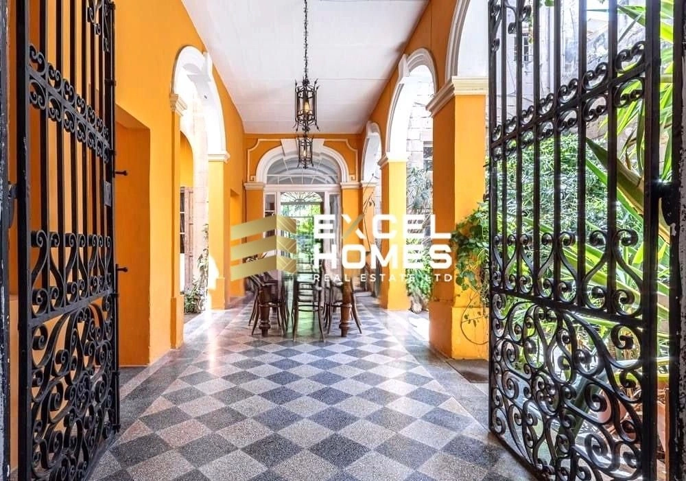 Дом 5+1 с гаражом в Биркиркаре, Мальта