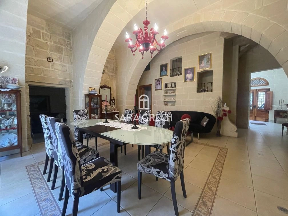 Дом 4+1 с офисом в Биркиркаре, Мальта