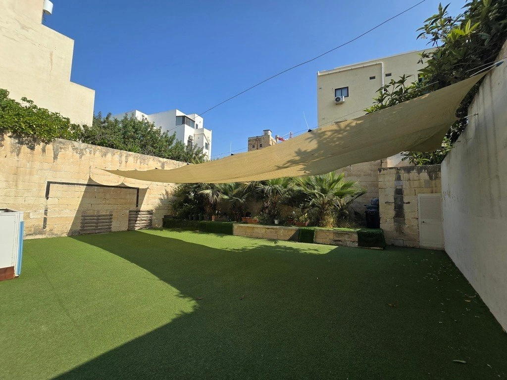 Таунхаус 210 m2 с садом в Биркиркаре, Мальта