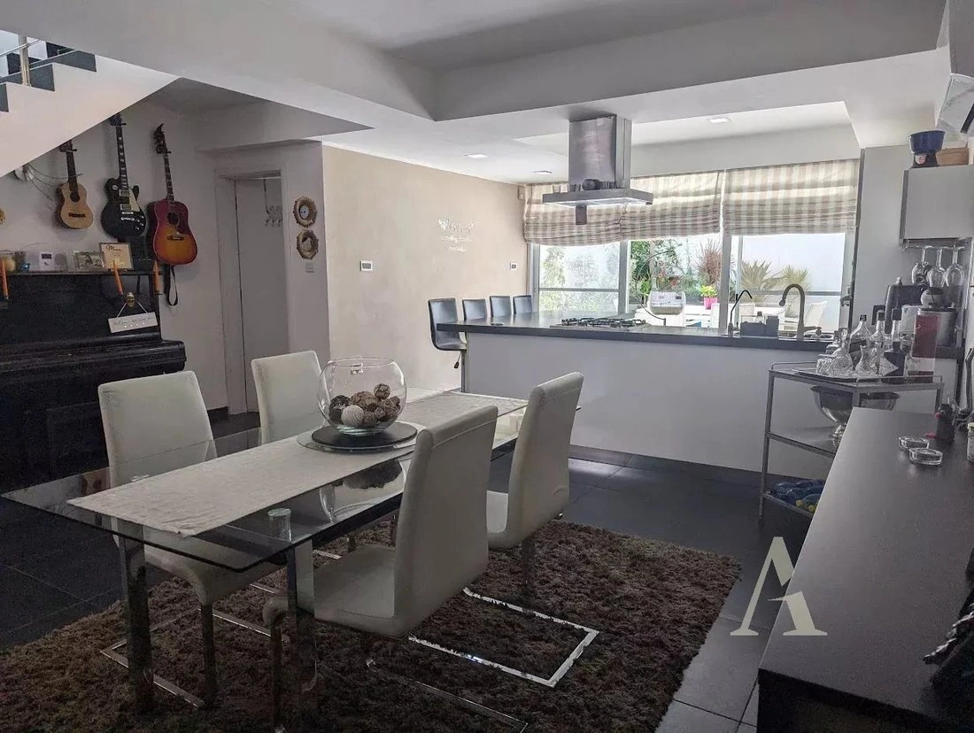 Вилла 3+1 с открытым бассейном в Биркиркаре, Мальта